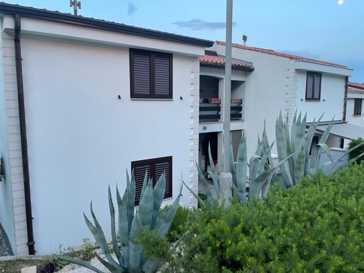 Residence4A-Appartamento Bianco Ravni Exterior photo